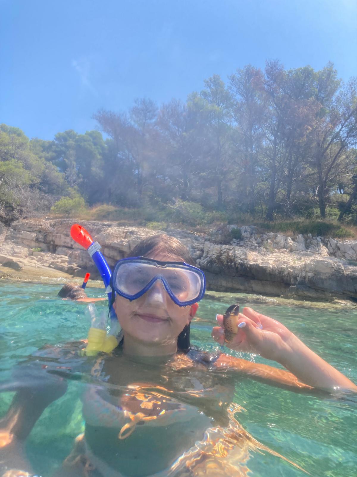 Mädchen mit Taucherbrille